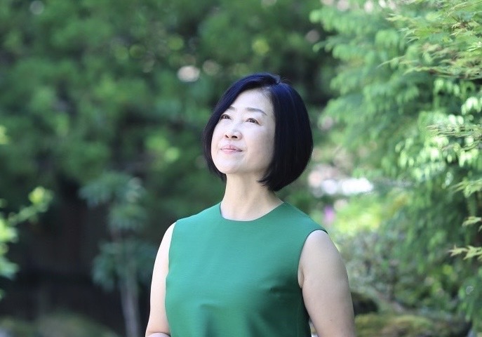 長原多香子氏
